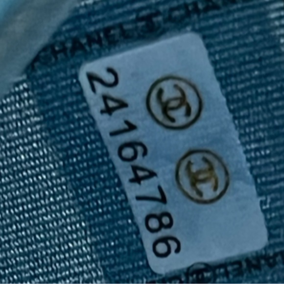 CHANEL Quilted Chanel 19 Card Holder
Wallet - Picture 3 of 14